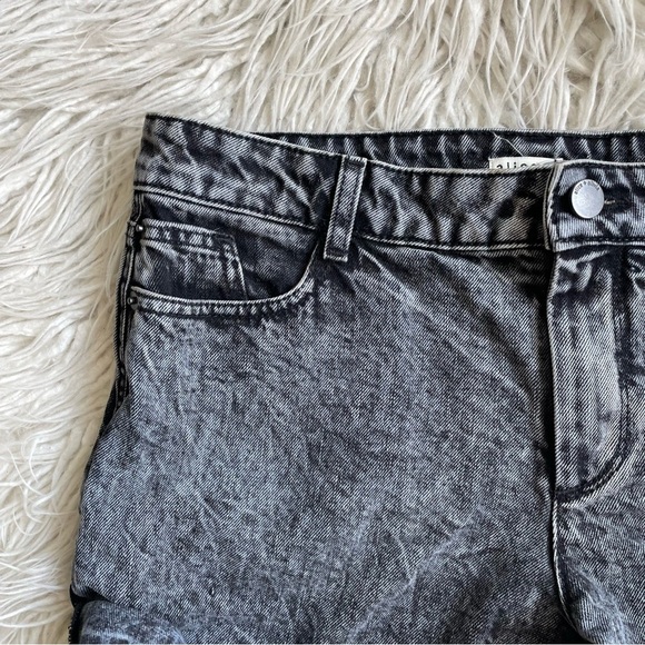 Alice and Olivia Justeen Acid Wash Black Denim High Rise Cuff Jean Shorts EUC 30 - Picture 5 of 9
